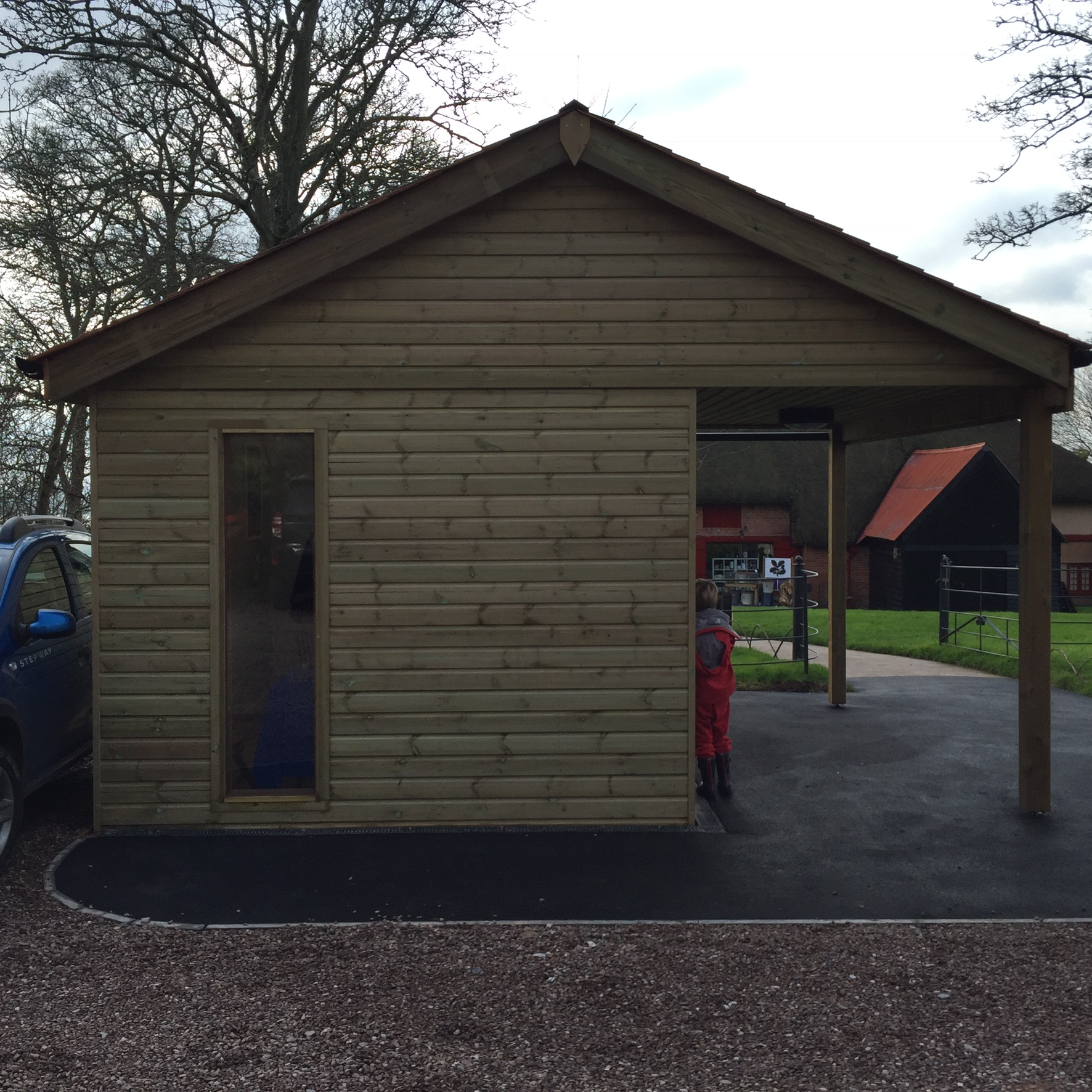 Stunning oak framed office, with folding double glazed doors, complete with a Cedar Shingle roof - Harris Timber Products